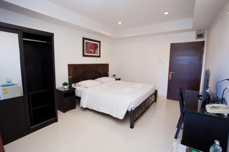 ห้องดีลักซ์ เตียงใหญ่ 1 เตียง