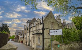 Arch Hotel - Housity