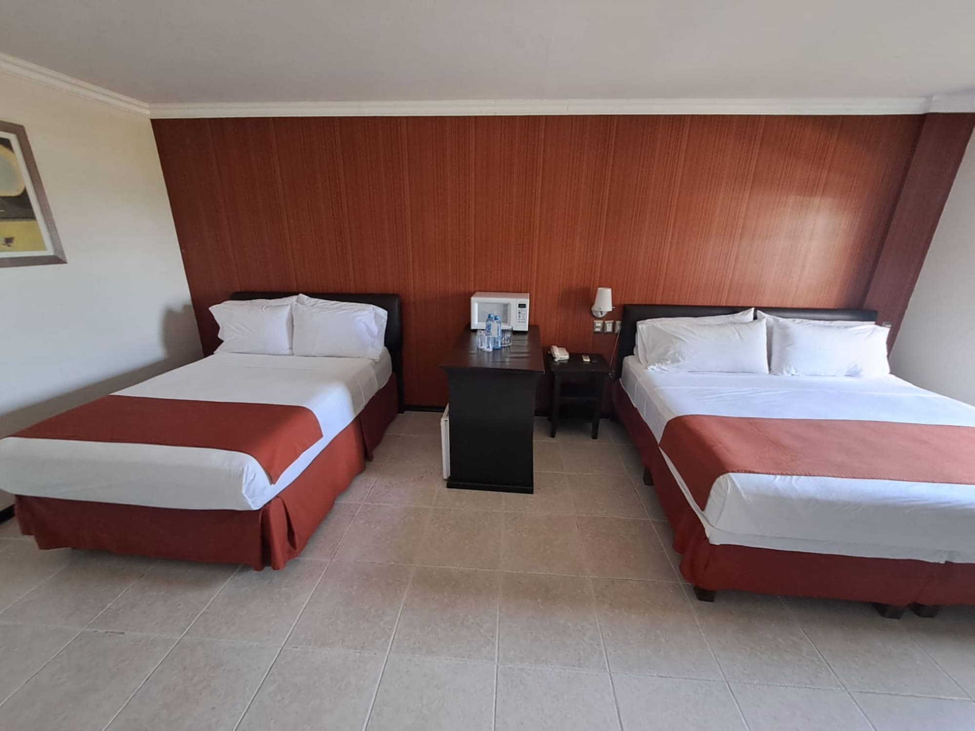 家庭房， 多张床