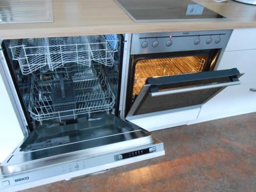 带阳台的两卧室公寓