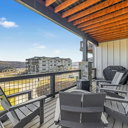 Ultimate Lakeside Mountain Retreat. Moments from Deer Valley Mayflower Resort