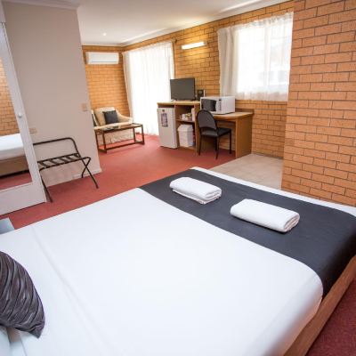 Queen Room Blue Whale Motor Inn & Apartments Promo Code
