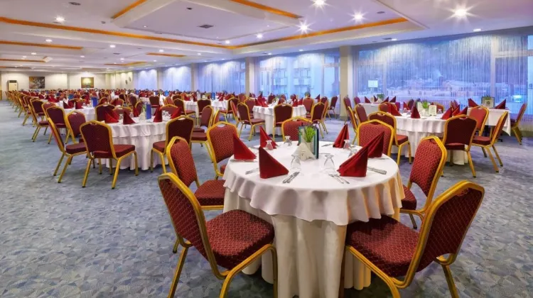 Pam Thermal Hotel Clinic & Spa 食事・レストラン