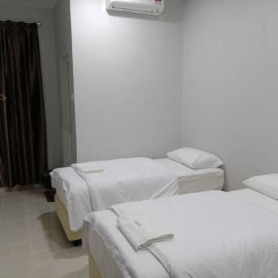 Bilik dengan 2 Katil Single Kupon QEYJAN HOTEL