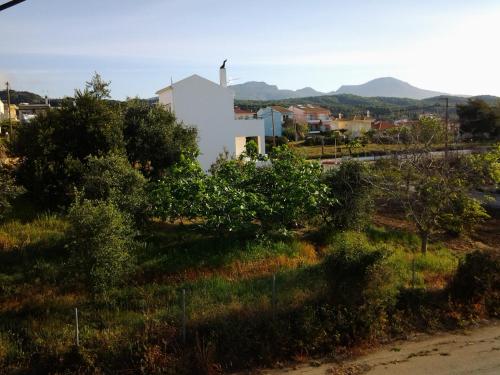 享有部分海景的两卧室公寓