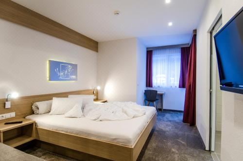 双人房（带梳化床）