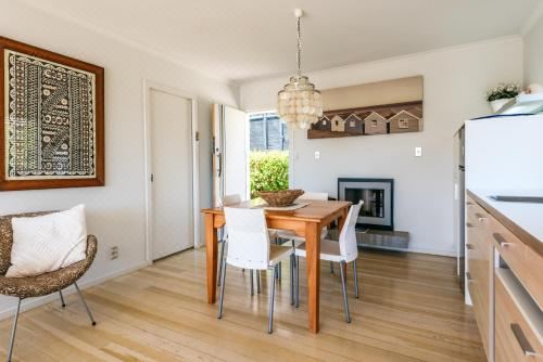 Bach on Burrell One-Bedroom House