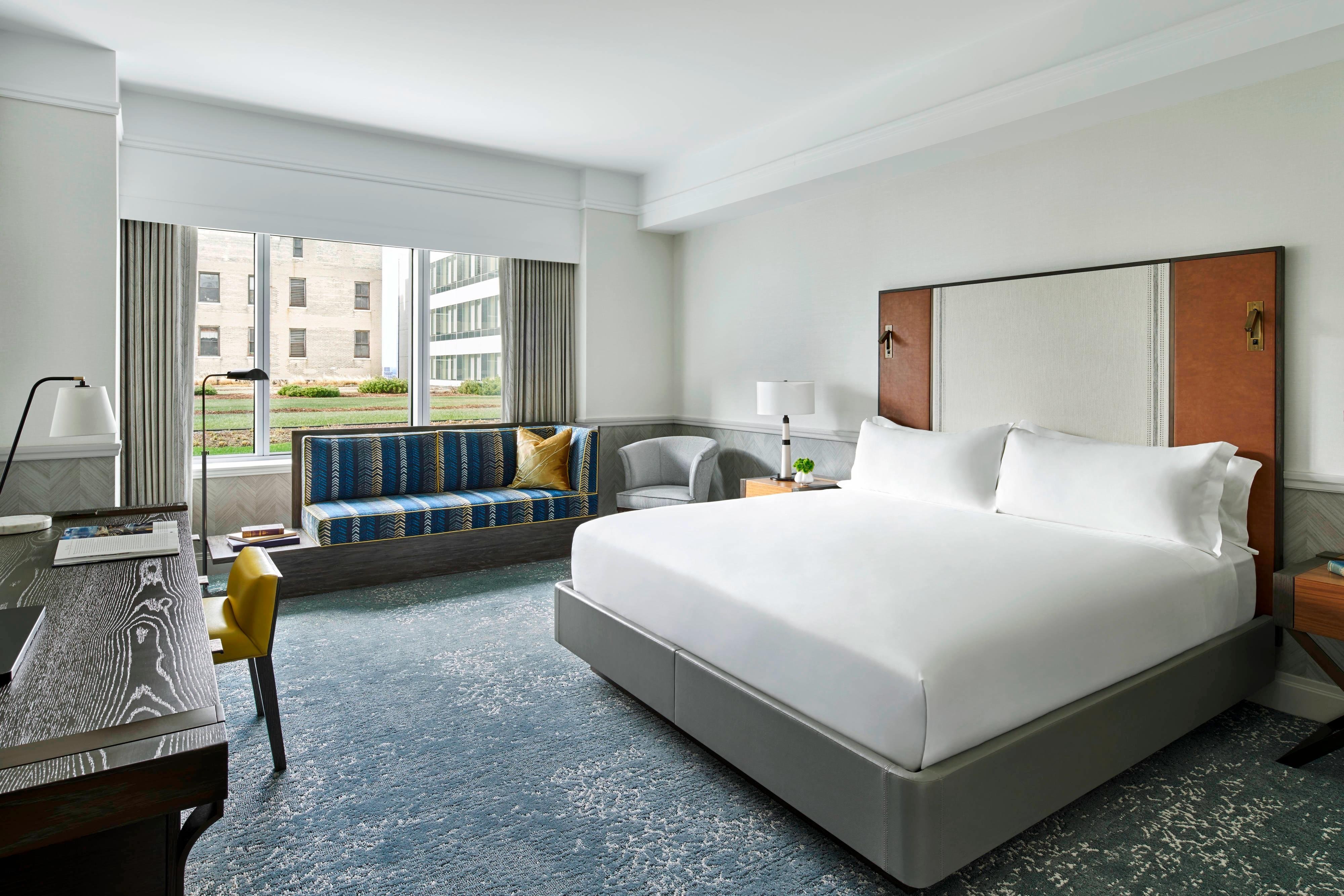 俱乐部特大床房