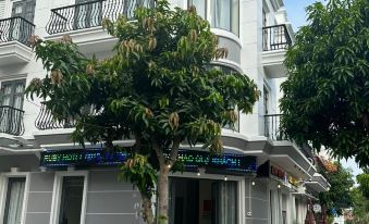 RUBY HOTEL - Housity