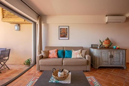 高级一卧室带阳台公寓