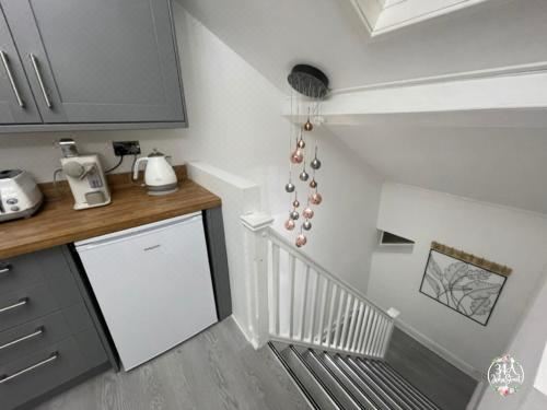 Ocean Escape 200m from the Sea, High Spec Town Centre Entire Flat, 3 Bedrooms, TVs All RoomsThree-Bedroom Apartment