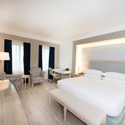 行政樓層房（1張特大床） 科隆瓜亞基爾希爾頓酒店優惠