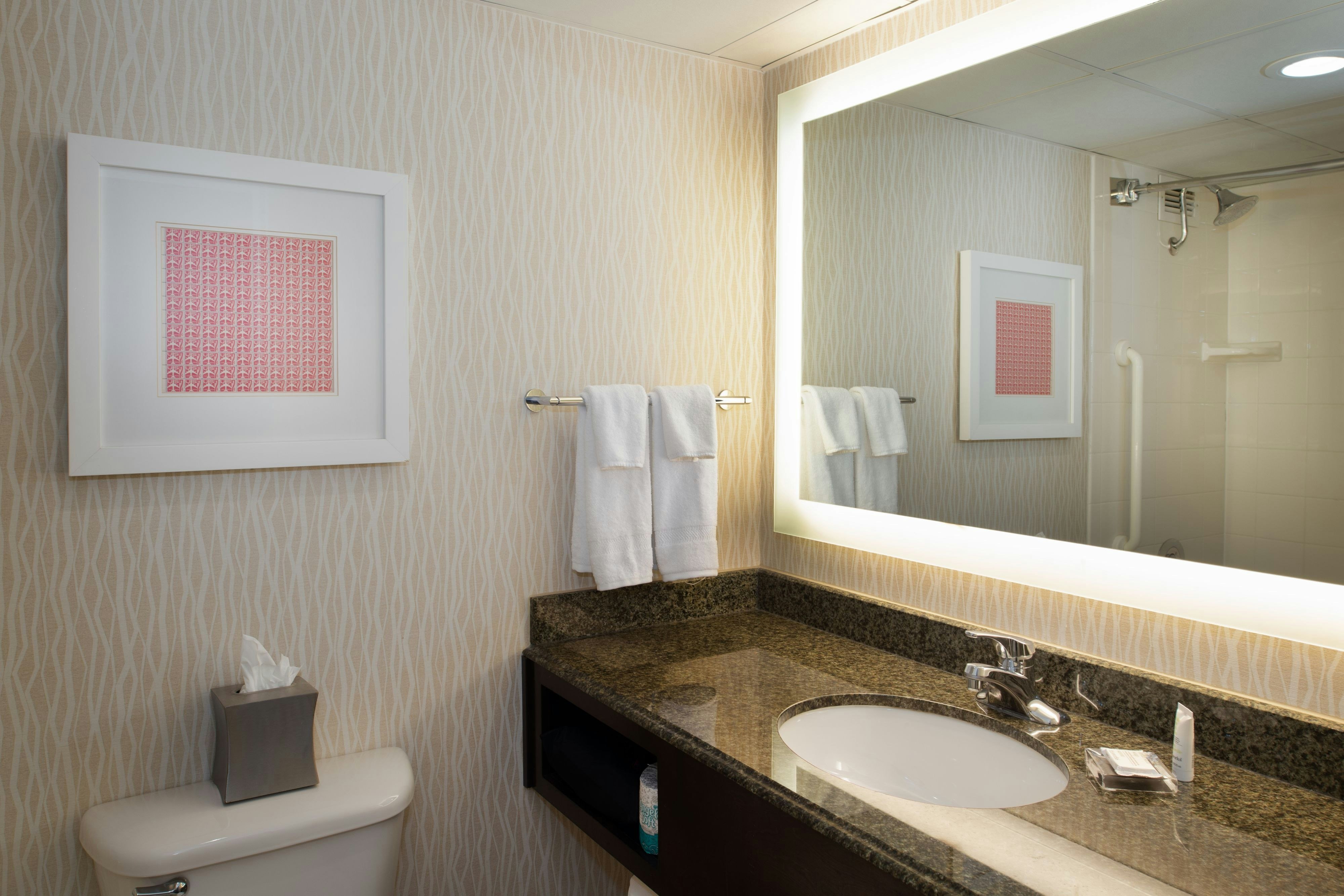 西塔楼特大床房