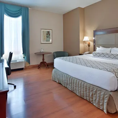 Clayton Plaza Hotel & Extended Stay Hotels near The Muny