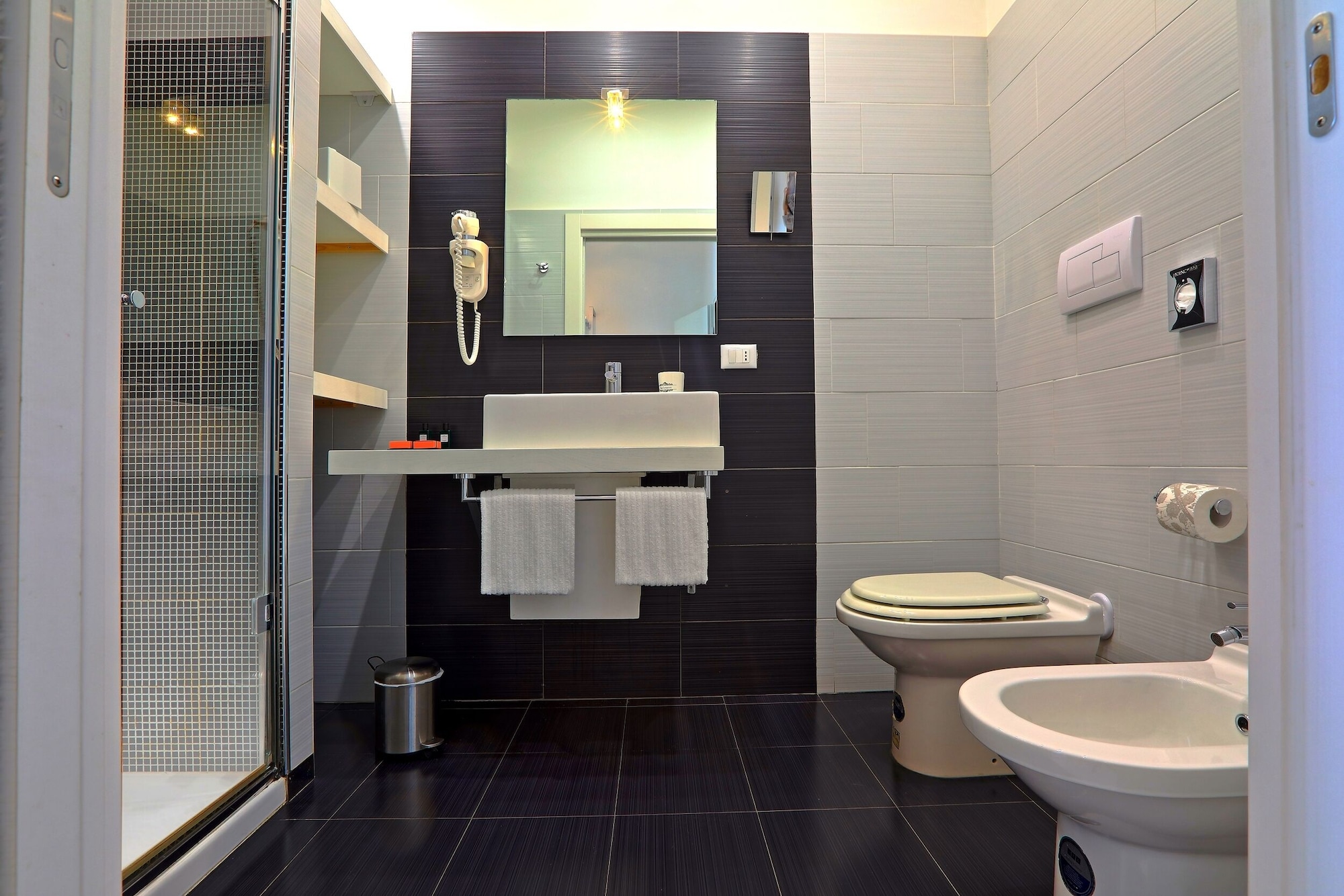 独家客房， 阳台， 城市景观