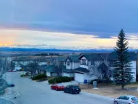 Spacious 2-Bedroom Suite w/ Sauna, Pool & Mountain Views