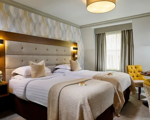 Bridge House Hotel, Leisure Club & Spa Hotels in Offaly