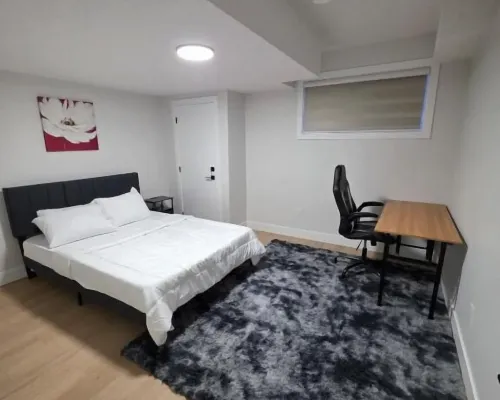 Cozy Irvine Creek Walk-out Suite 10 Mins to YEG Hoteles en Nisku