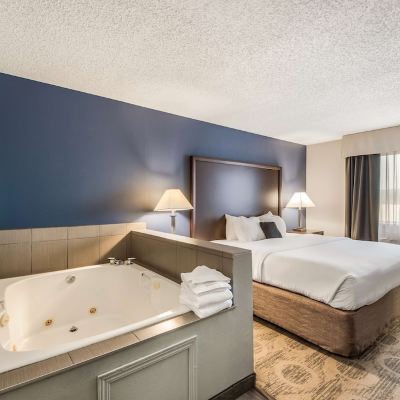 One King Bed Jacuzzi Suite