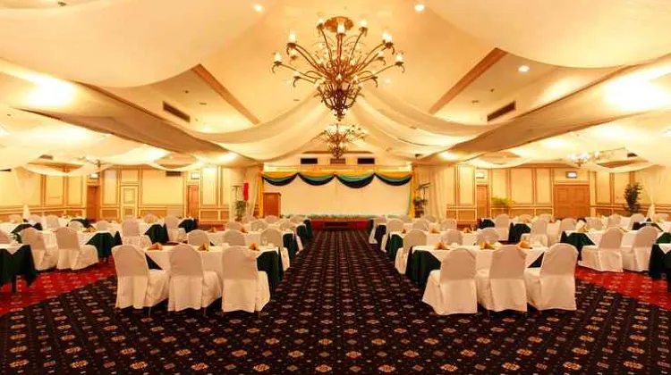 Waterfront Insular Hotel Davao 食事・レストラン