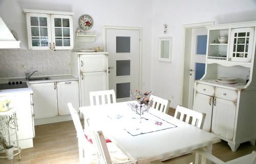 带露台的双卧室海景公寓