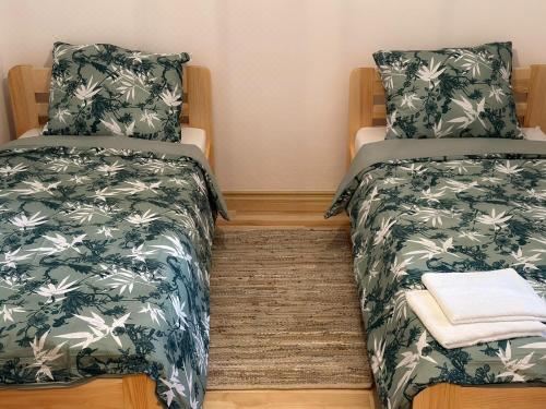 带共用浴室的双床房