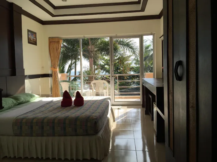 ห้องเตียงใหญ่ พร้อมวิวทะเล