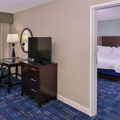 Mobility/Hearing Accessible King Suite with Tub Hampton Inn Eugene Promo Code