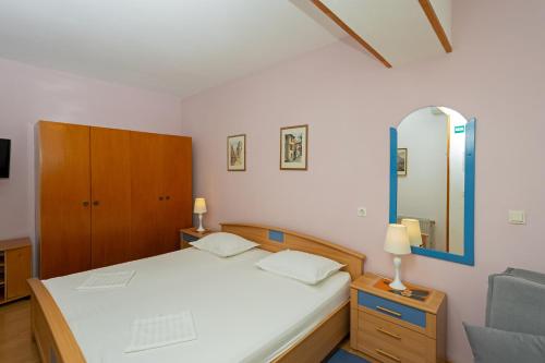 带露台一室公寓