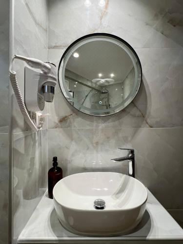 豪华特大床一室房