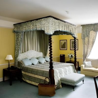 Double Room with Four Poster Bed The Snooty Fox Promo Code