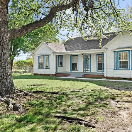 Home adjacent to Country Club, near Hospitals, Park, College and shopping.