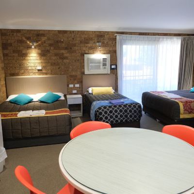 Larger Family Room Sapphire Palms Motel Promo Code