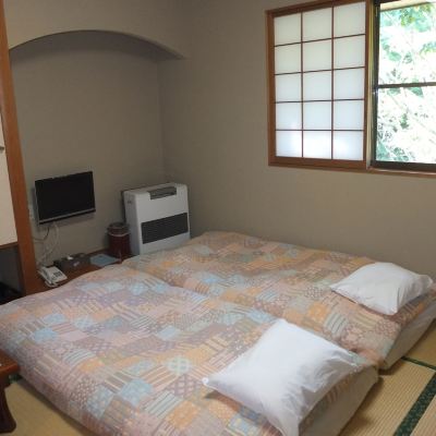 バスルーム付き4人部屋（ベッド2台、布団2組） アネックス タートル ほとり庵 クーポン