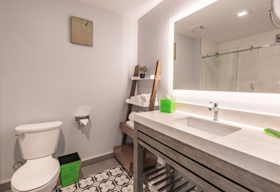 Lexen Hotel - North Hollywood Near Universal StudiosAccessible Classic King Room