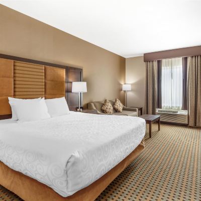 1 King Bed, Non-Smoking, 50 Inch Led Television, Microwave, Refrigerator, Sofabed 欣頓貝斯特韋斯特優質套房酒店優惠