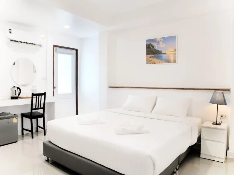 ห้องดีลักซ์ เตียงใหญ่ 1 เตียง