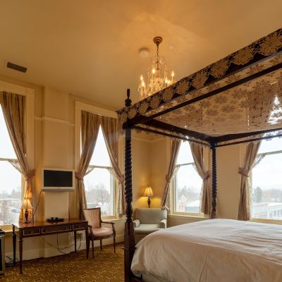 Romantic 4-Poster Geiser Grand Hotel Promo Code