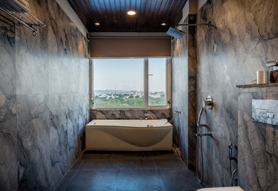 皇家套房 - 带浴缸