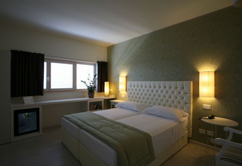 经典双人房（1 张双人床或 2 张单人床）， 1 间卧室， 冰箱， 城市景观