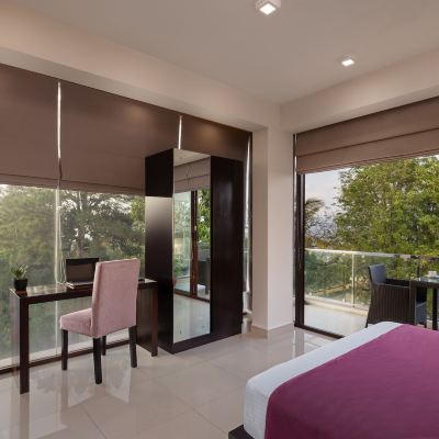 Superior Queen Room View 360 Promo Code