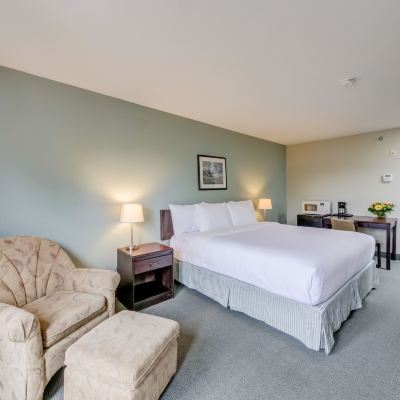 Deluxe Room, 1 King Bed on Lake Side Harrison Lake Hotel Promo Code