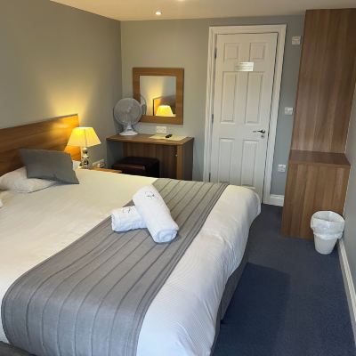 Deluxe Double Room Corner House Hotel Gatwick Promo Code