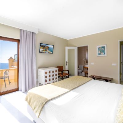 Deluxe Double or Twin Room with Terrace and Sea View Castelo Guest House Promo Code
