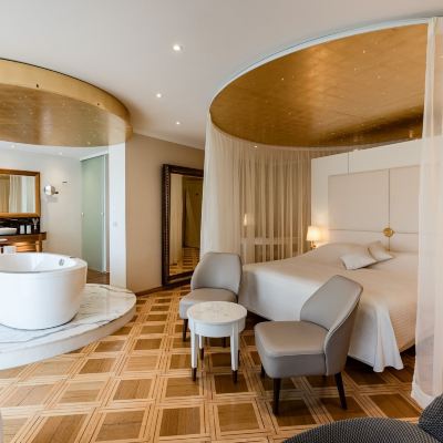 Romantic Suite, 1 King Bed, Balcony, River View Hotel des Balances Promo Code