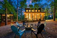 Luxury Cabin in the Woods w/ Hot Tub & Yard Games! Hotels in 