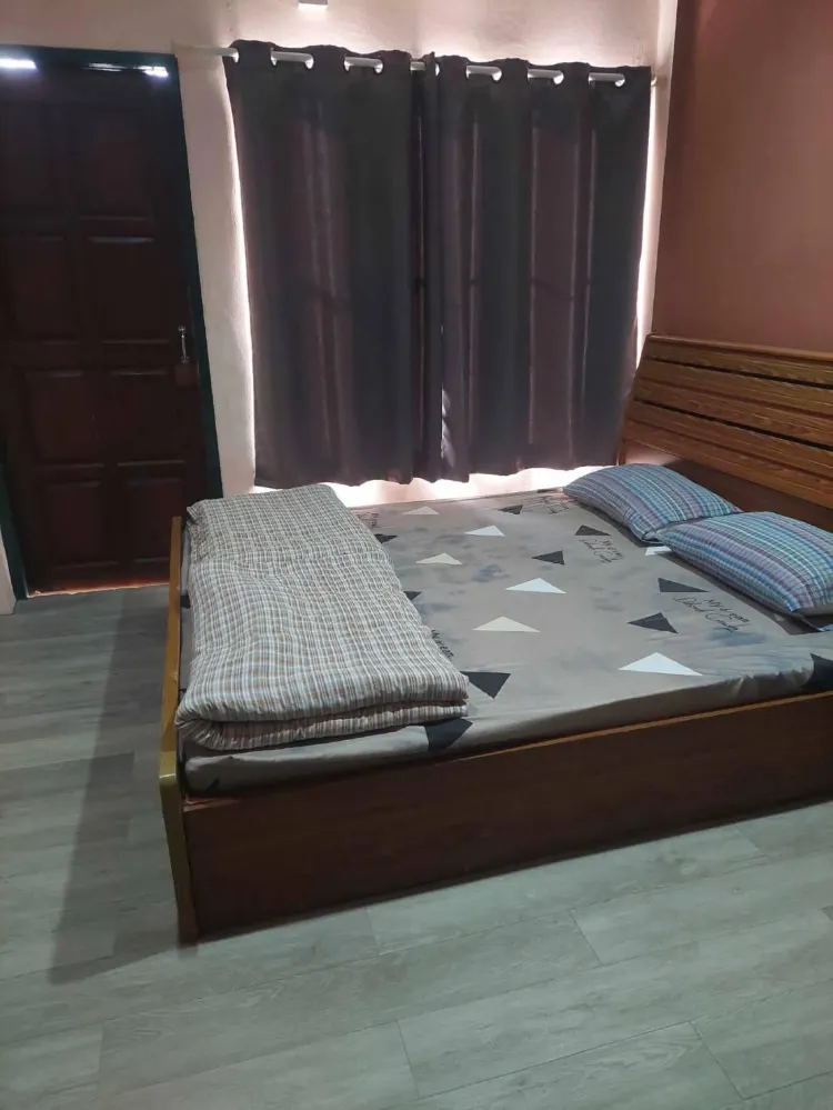 ห้องเตียงใหญ่ พร้อมห้องน้ำรวม