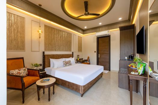 SALTSTAYZ AUTOGRAPH - CONNAUGHT PLACE