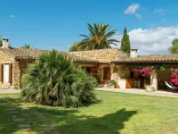 Holiday House for 6 Persons, with Swimming Pool Hotels in Buger