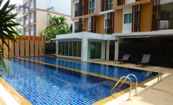 1 Double Bedroom Apartment with Swimming Pool Security and High Speed WiFi